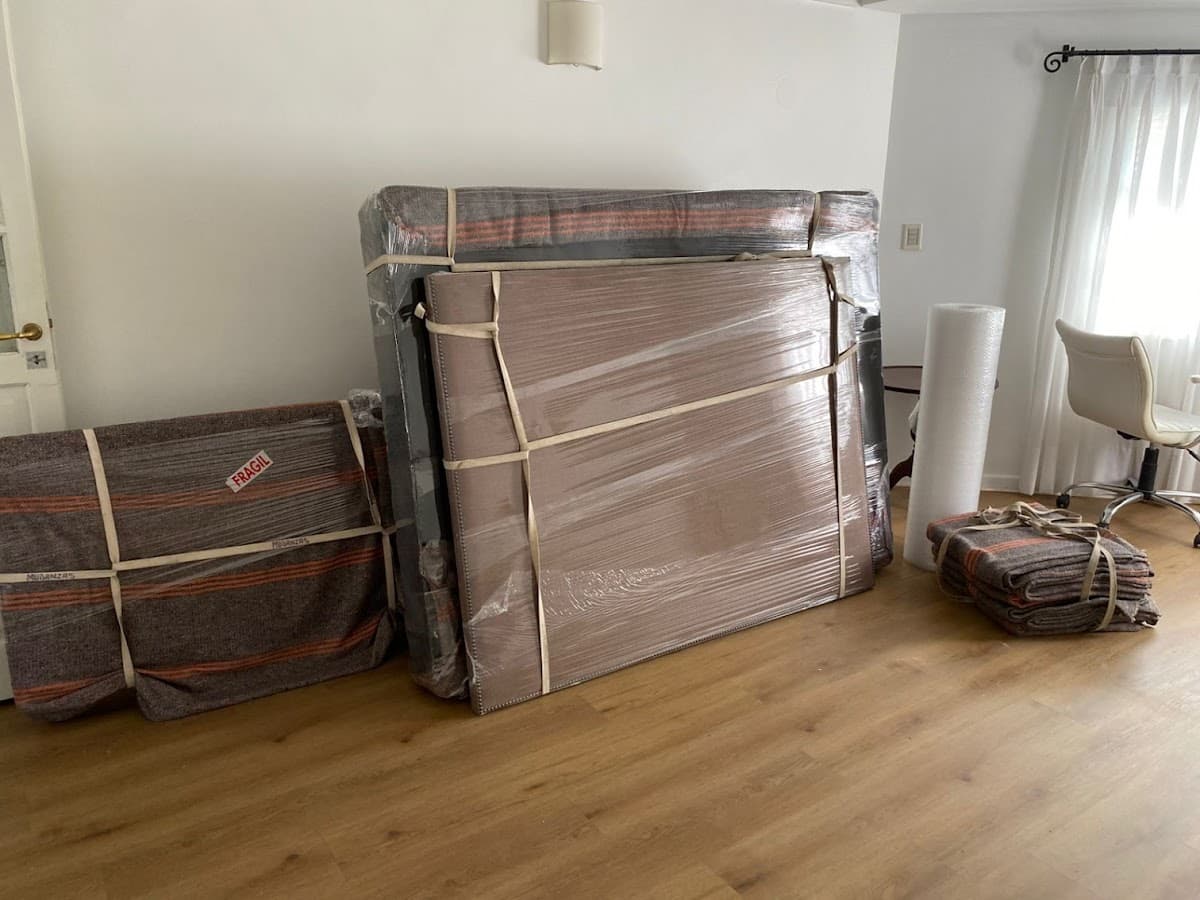 Traslado de muebles y cajas en mudanza CABA - Marino Mudanzas